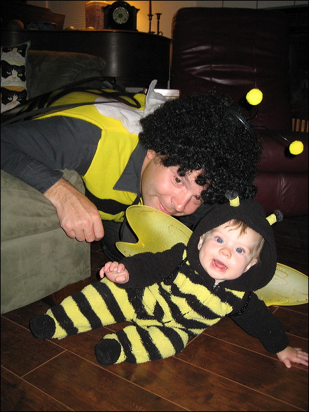 Emi , Joey  • We Buzz...We Trick...We Treat!  • The Doblick House  • Santa Cruz  • CA   • 10/31/2008